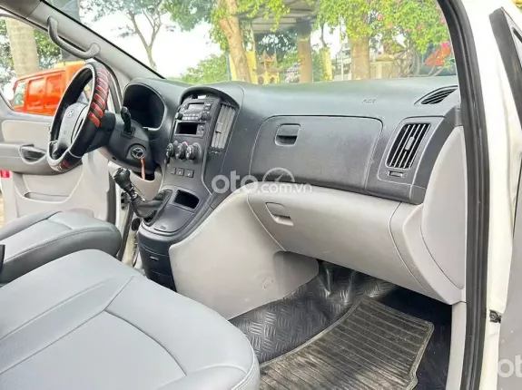 Hyundai Grand Starex 2.5 MT 2015 - Bán Starex tải van 3 chỗ đời 2015, máy dầu nhập khẩu nguyên chiếc nội địa Hàn Quốc