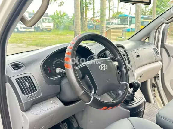Hyundai Grand Starex 2.5 MT 2015 - Bán Starex tải van 3 chỗ đời 2015, máy dầu nhập khẩu nguyên chiếc nội địa Hàn Quốc