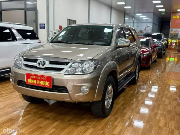 Toyota Fortuner 2.7 V 4X4 AT 2007 - Số tự động 2 cầu, Khung gầm rời chắt chắn, cực kì bền bỉ