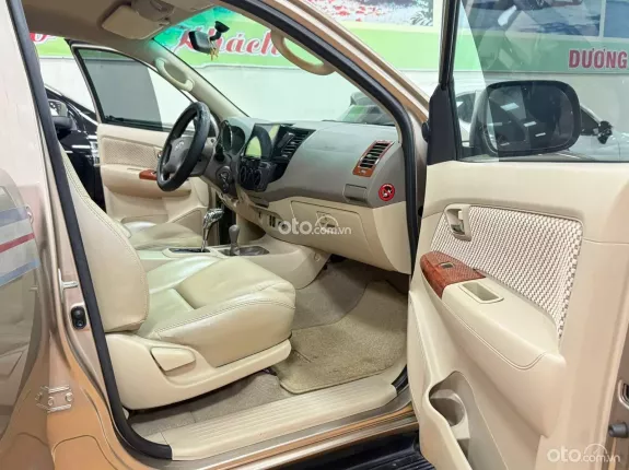 Toyota Fortuner 2.7 V 4X4 AT 2007 - Số tự động 2 cầu, Khung gầm rời chắt chắn, cực kì bền bỉ