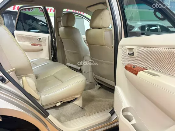 Toyota Fortuner 2.7 V 4X4 AT 2007 - Số tự động 2 cầu, Khung gầm rời chắt chắn, cực kì bền bỉ