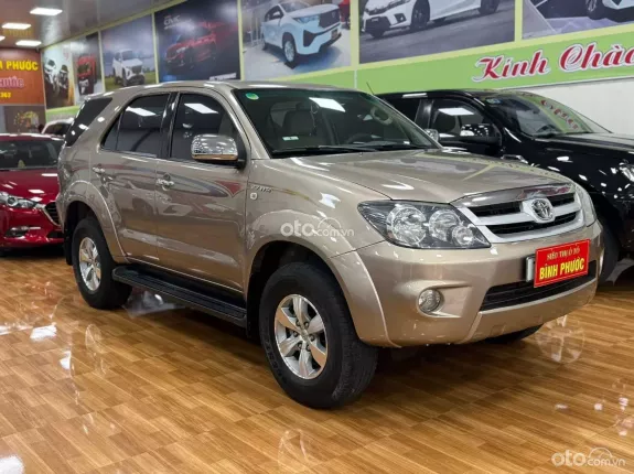 Toyota Fortuner 2.7 V 4X4 AT 2007 - Số tự động 2 cầu, Khung gầm rời chắt chắn, cực kì bền bỉ