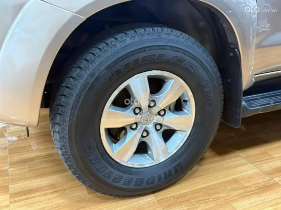 Toyota Fortuner 2.7 V 4X4 AT 2007 - Số tự động 2 cầu, Khung gầm rời chắt chắn, cực kì bền bỉ