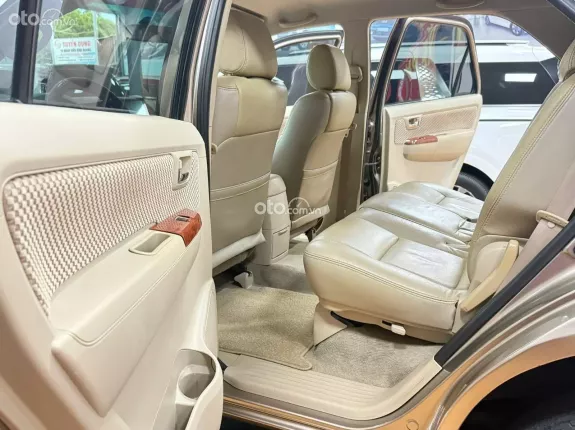 Toyota Fortuner 2.7 V 4X4 AT 2007 - Số tự động 2 cầu, Khung gầm rời chắt chắn, cực kì bền bỉ