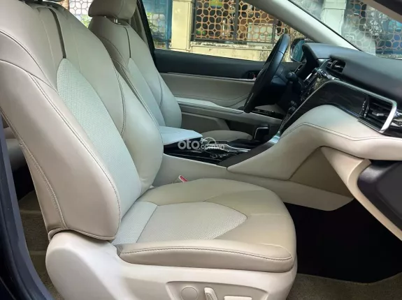 Toyota Camry 2.0G 2021 - Chất, đẹp, giá tốt