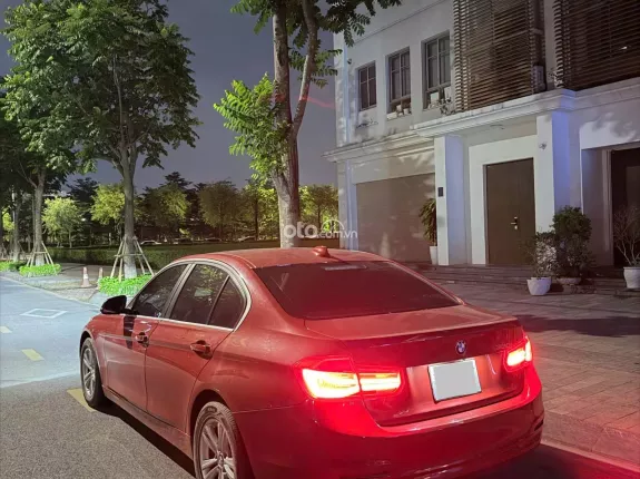 BMW 320i 2016 - Màu đỏ sang trọng kết hợp ghế kem tinh tế