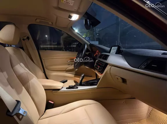 BMW 320i 2016 - Màu đỏ sang trọng kết hợp ghế kem tinh tế