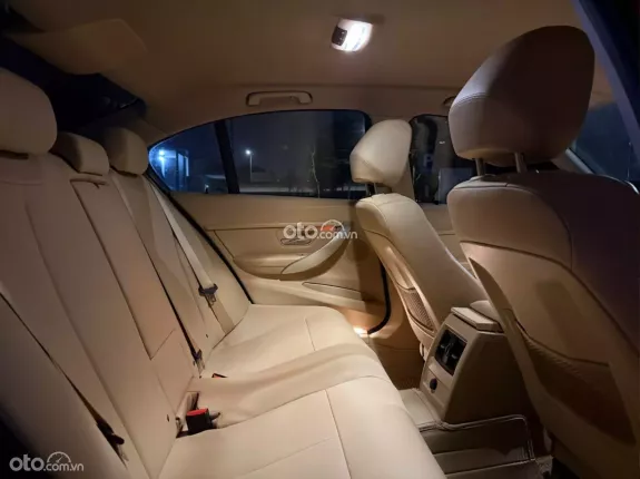 BMW 320i 2016 - Màu đỏ sang trọng kết hợp ghế kem tinh tế