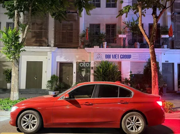 BMW 320i 2016 - Màu đỏ sang trọng kết hợp ghế kem tinh tế