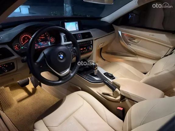 BMW 320i 2016 - Màu đỏ sang trọng kết hợp ghế kem tinh tế