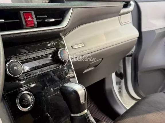 Toyota Veloz 2023 - MPV 7 chỗ rộng rãi, tiết kiệm nhiên liệu
