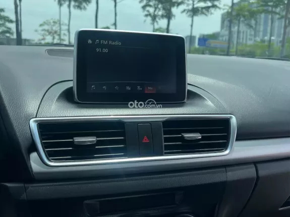 Mazda 3 2.0L Sedan 2015 - Mazda 3 2.0AT sx2015 chạy 6v8(km)