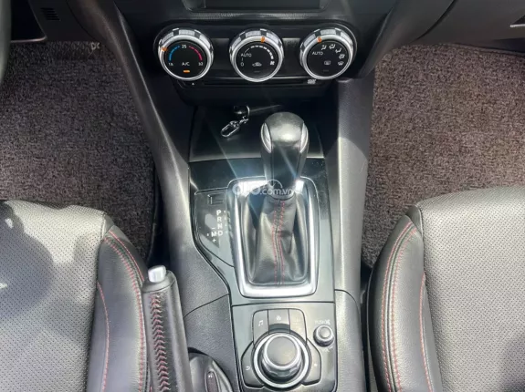 Mazda 3 2.0L Sedan 2015 - Mazda 3 2.0AT sx2015 chạy 6v8(km)