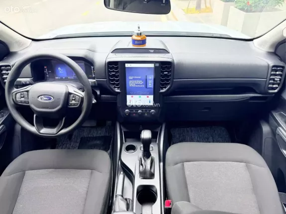 Ford Ranger XLS 2.0L 4x2 AT 2025 - Xe như mới, có hỗ trợ vay