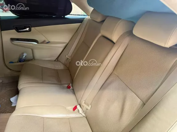 Toyota Camry 2.0E 2018 - Ghế da chỉnh điện, nội thất rộng rãi cao cấp