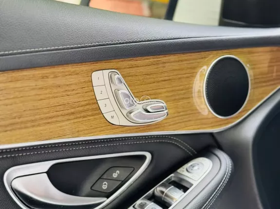 Mercedes-Benz GLC 250 4Matic 2017 - Xe cực đẹp, bank hỗ trợ cao