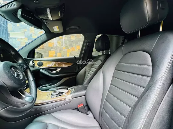Mercedes-Benz GLC 250 4Matic 2017 - Xe cực đẹp, bank hỗ trợ cao