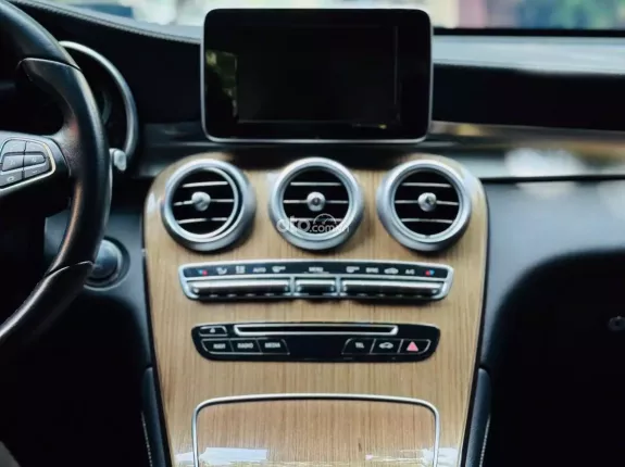 Mercedes-Benz GLC 250 4Matic 2017 - Xe cực đẹp, bank hỗ trợ cao