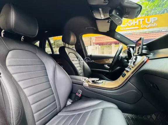 Mercedes-Benz GLC 250 4Matic 2017 - Xe cực đẹp, bank hỗ trợ cao