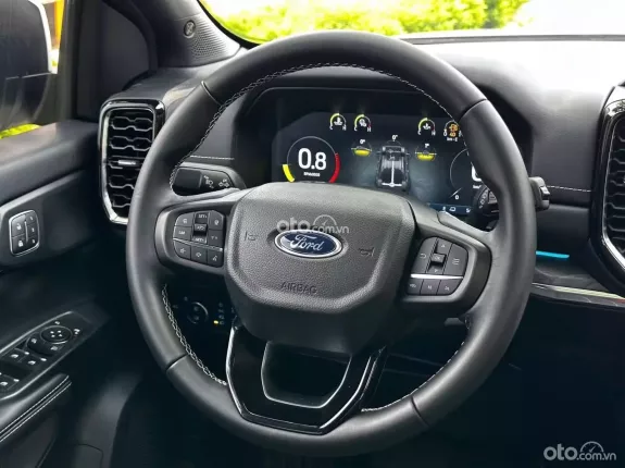 Ford Everest Platinum 2.0L 4x4 AT 2025 - Hỗ trợ trả góp lên tới 70% giá trị
