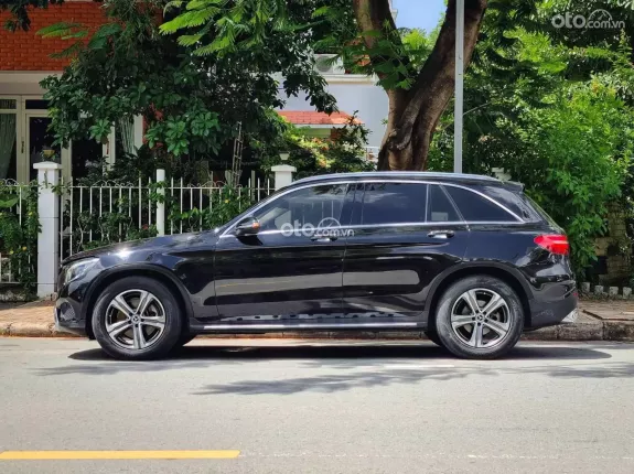 Mercedes-Benz C200 2.0 AT 2018 - Đen -kem