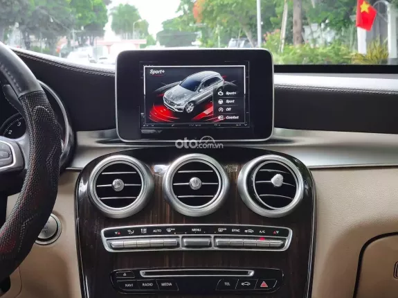 Mercedes-Benz C200 2.0 AT 2018 - Đen -kem