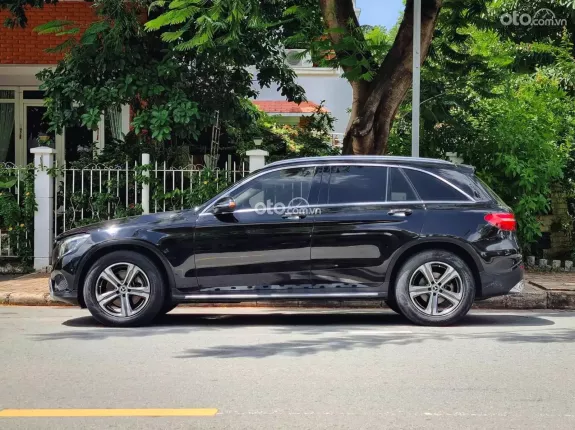Mercedes-Benz GLC 200 4Matic 2018 - Đen-kem