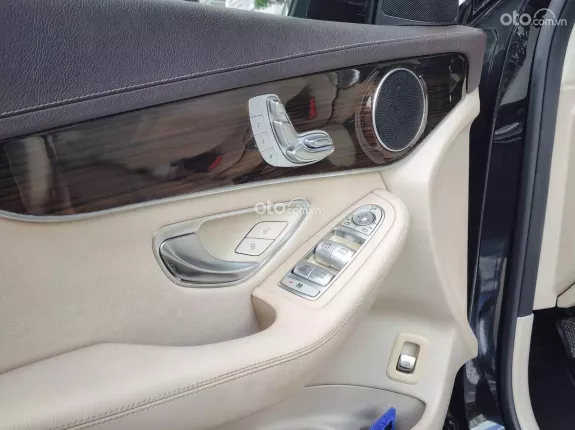 Mercedes-Benz GLC 200 4Matic 2018 - Đen-kem