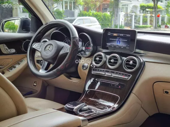 Mercedes-Benz GLC 200 4Matic 2018 - Đen-kem