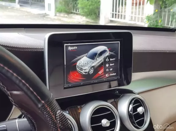 Mercedes-Benz GLC 200 4Matic 2018 - Đen-kem