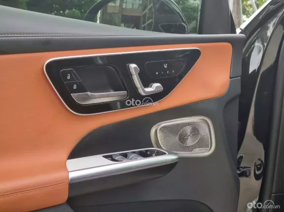 Mercedes-Benz GLC 300 4Matic 2023 - Đen-Nâu