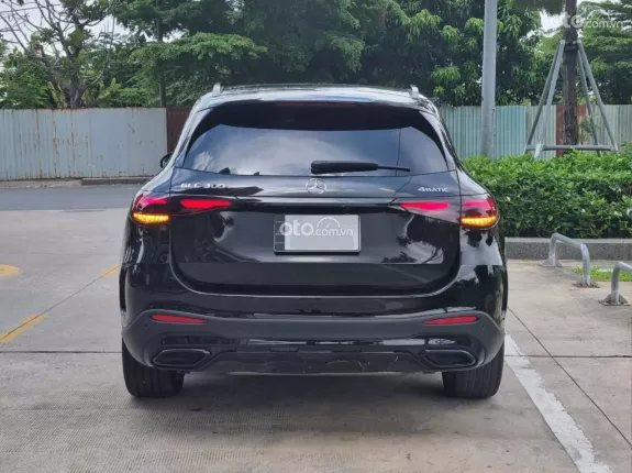 Mercedes-Benz GLC 300 4Matic 2023 - Đen-Nâu