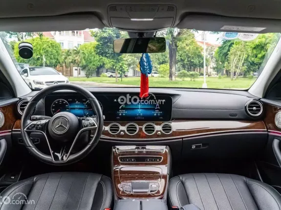 Mercedes-Benz E200 Exclusive V1 2023 - SANG TRỌNG CỔ ĐIỂN