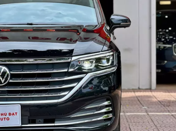 Volkswagen Viloran Luxury 2024 - Xe đẹp màu đen, nội thất nâu, chủ cực giữ gìn