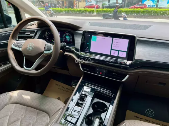 Volkswagen Viloran Luxury 2024 - Xe đẹp màu đen, nội thất nâu, chủ cực giữ gìn