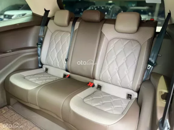 Volkswagen Viloran Luxury 2024 - Xe đẹp màu đen, nội thất nâu, chủ cực giữ gìn