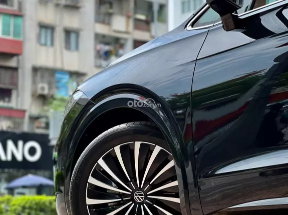 Volkswagen Viloran Luxury 2024 - Xe đẹp màu đen, nội thất nâu, chủ cực giữ gìn