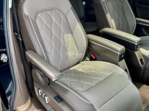 Volkswagen Viloran Luxury 2024 - Xe đẹp màu đen, nội thất nâu, chủ cực giữ gìn
