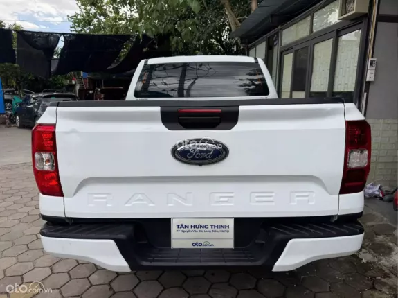 Ford Ranger XLS 2.0L 4x2 AT 2023 - Xe chạy chuẩn 6v, nguyên bản tuyệt đối