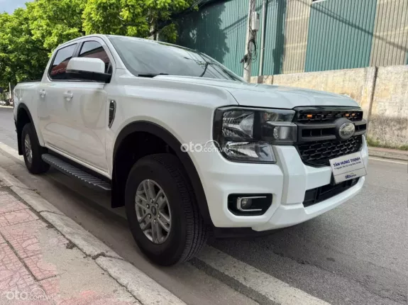 Ford Ranger XLS 2.0L 4x2 AT 2023 - Xe chạy chuẩn 6v, nguyên bản tuyệt đối