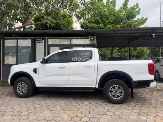 Ford Ranger XLS 2.0L 4x2 AT 2023 - Xe chạy chuẩn 6v, nguyên bản tuyệt đối