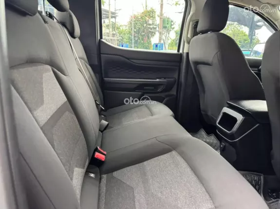 Ford Ranger XLS 2.0L 4x2 AT 2023 - Xe chạy chuẩn 6v, nguyên bản tuyệt đối