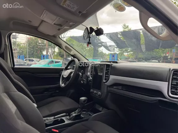 Ford Ranger XLS 2.0L 4x2 AT 2023 - Xe chạy chuẩn 6v, nguyên bản tuyệt đối