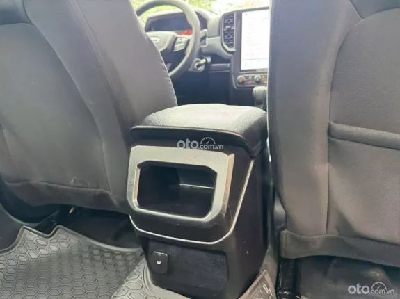 Ford Ranger XLS 2.0L 4x2 AT 2023 - Xe chạy chuẩn 6v, nguyên bản tuyệt đối