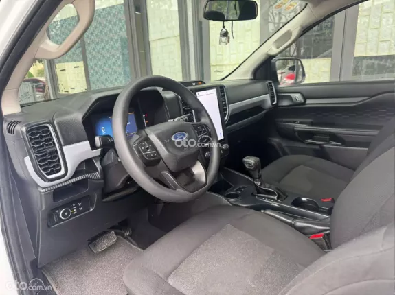 Ford Ranger XLS 2.0L 4x2 AT 2023 - Xe chạy chuẩn 6v, nguyên bản tuyệt đối