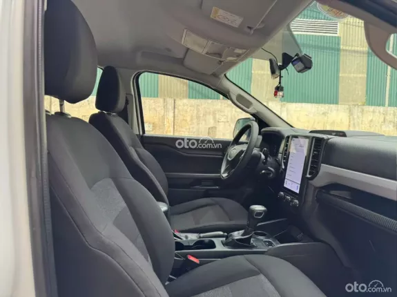 Ford Ranger XLS 2.0L 4x2 AT 2023 - Xe chạy chuẩn 6v, nguyên bản tuyệt đối