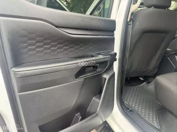 Ford Ranger XLS 2.0L 4x2 AT 2023 - Xe chạy chuẩn 6v, nguyên bản tuyệt đối