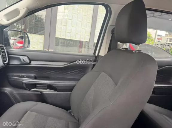 Ford Ranger XLS 2.0L 4x2 AT 2023 - Xe chạy chuẩn 6v, nguyên bản tuyệt đối