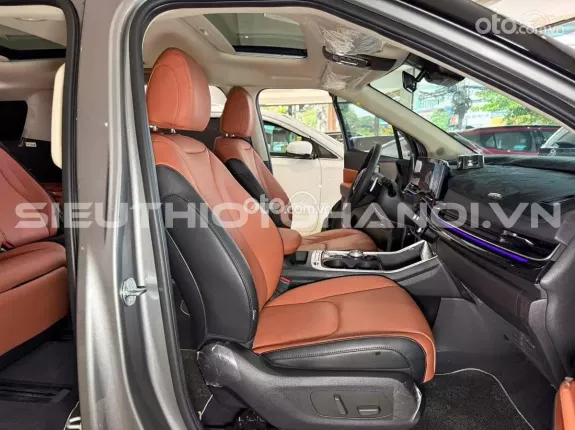 Kia Carnival 2.2D Signature 2025 - Tiết kiệm vài trăm triệu và lên nhiều phụ kiện