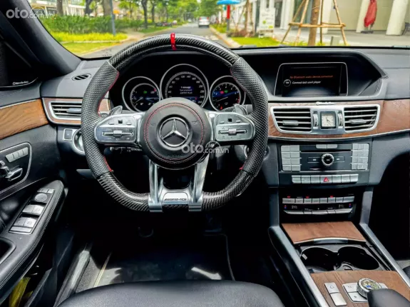 Mercedes-Benz E200 Sport 2015 - Ngoại hình AMG, nội thất sang trọng, giá cực tốt!